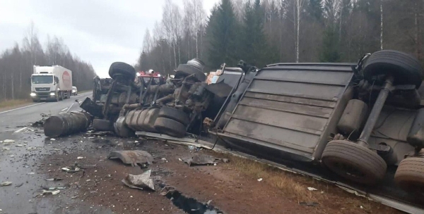В страшной аварии в России погибли два дальнобойщика из Беларуси