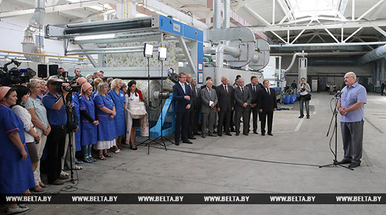 Александр Лукашенко во время встречи с трудовым коллективом Фото: БелТА