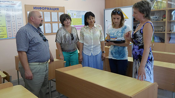 Приемная комиссия во главе с Ксенией Коробач и Ольгой Рязановой в Новкинский СШ