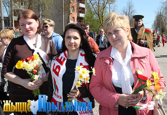 На снимке: члены райорганизации РОО "Белая Русь" - постоянные участники районных мероприятий, 9 мая - в парадном строю