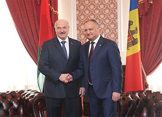 На снимке: Александр Лукашенко и Игорь Додон (фото - БелТА)