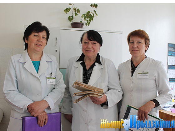 На снимке: Зинаида Смунева (в центре), медсестра-регистратор Ирина Балабанова и старшая медсестра Надежда Яковлева