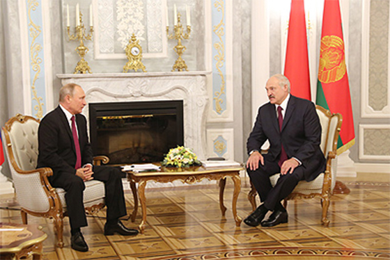 На снимке: встреча Президента Беларуси Александра Лукашенко и Президента России Владимира Путина проходит во Дворце Независимости