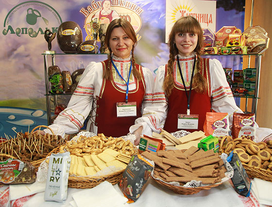 На снимке: представители ОАО «Витебскхлебпром» на выставке-дегустации