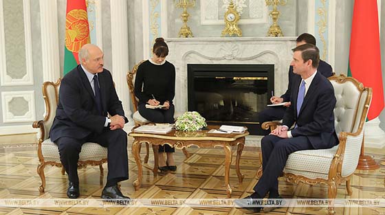 На снимке: Президент Беларуси Александр Лукашенко на встрече с заместителем государственного секретаря США по политическим вопросам Дэвидом Хэйлом