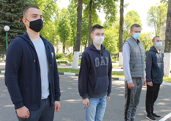 На снимке: призывники Витебского района.