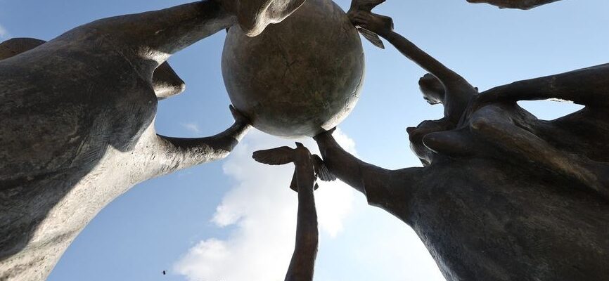В Орше открыли скульптурную композицию «Семья – залог мира»