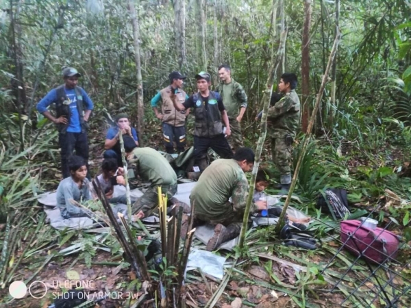 После крушения самолета дети провели 40 дней в джунглях Колумбии - и выжили
