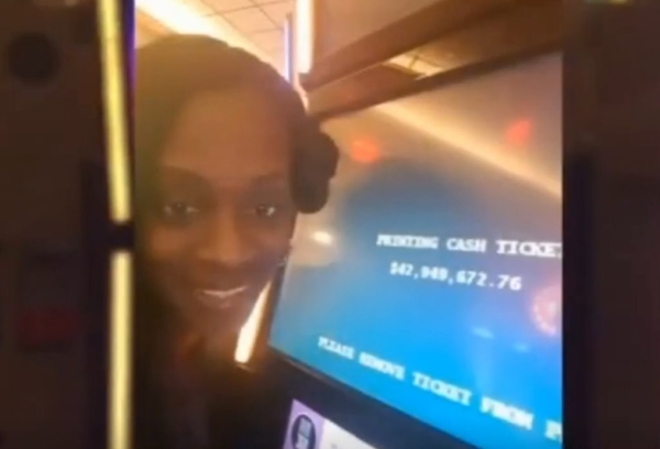 Женщина выиграла в казино $43 млн, но вместо выплаты денег ее накормили стейком