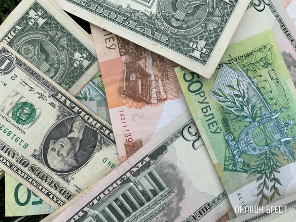Что с долларом в первый день торгов? Курсы 3 января