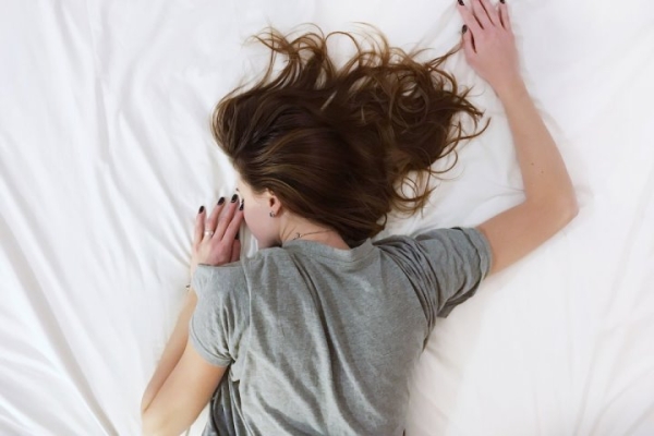 Гинеколог: вот почему женщинам следует спать без трусов