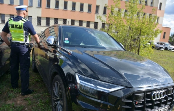 Белорусы ехали на краденой Audi. Их остановила польская полиция