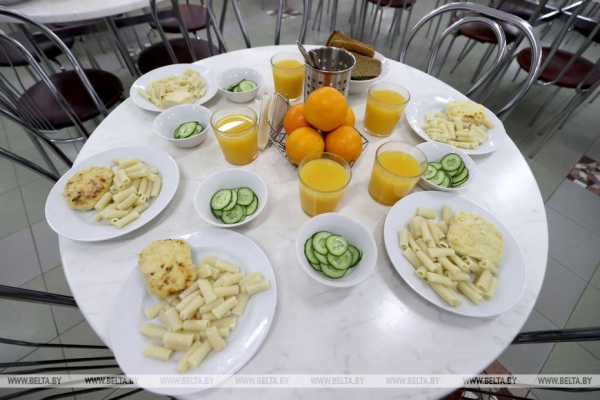 Наггетсы, шашлык, ресторанная подача блюд: что изменилось в меню школьников Витебской области