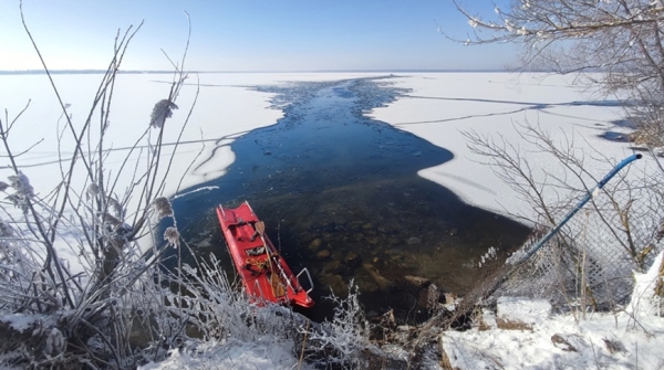 На Лукомском озере в Чашникском районе трое мужчин перевернулись на лодке