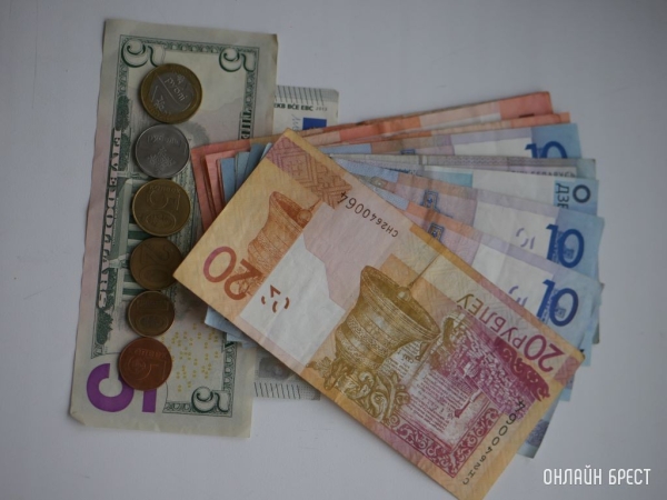 Каким будет курс белорусского рубля к доллару в конце года