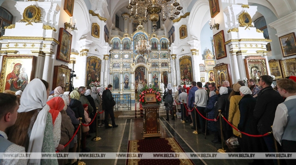 Православные верующие празднуют Пасху