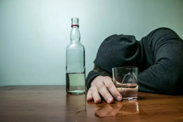 Ирландия первой в мире начнет помечать алкоголь «страшными» картинками