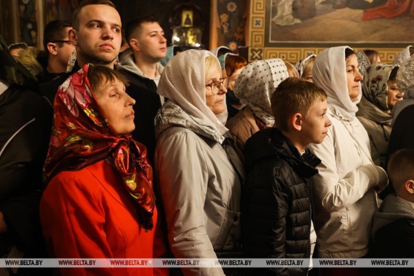 Православные верующие празднуют Пасху