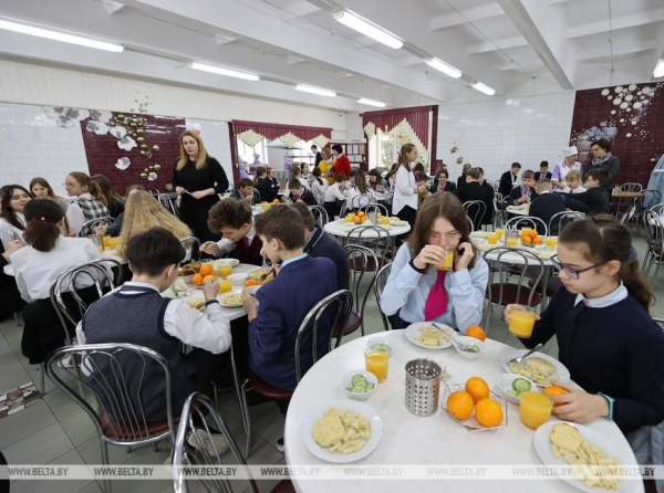Наггетсы, шашлык, ресторанная подача блюд: что изменилось в меню школьников Витебской области