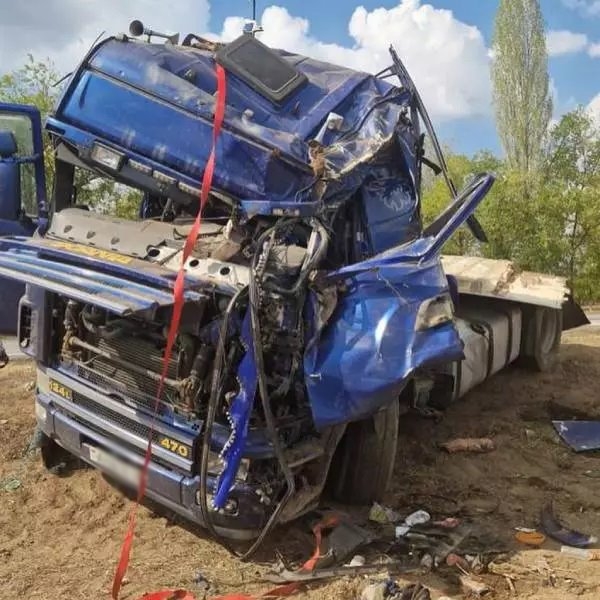 Семейный экипаж дальнобойщиков из Беларуси попал в серьезную аварию под Волгоградом