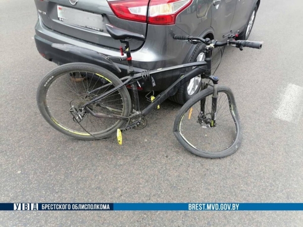 Житель Китая на автомобиле сбил велосипедиста в Бресте