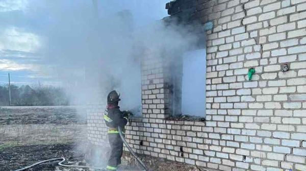 При пожарах в Миорском районе один мужчина погиб, еще один - спасся благодаря сигналу АПИ