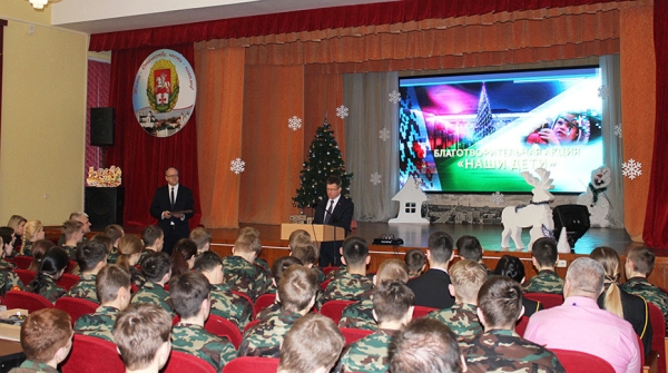 Председатель ГКНТ поздравил воспитанников Витебского кадетского училища с праздниками