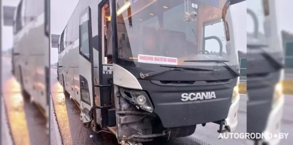 Автобус «Варшава - Гродно» врезался в полицию и пожарную возле Белостока. Первые подробности
