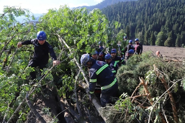 В Грузии на территории горного курорта сошел оползень: 11 погибших и десятки пропавших без вести