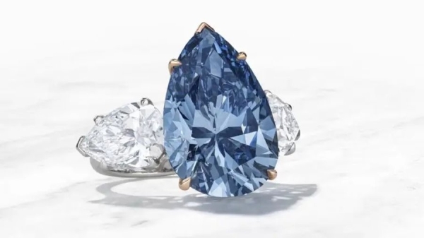 Самый крупный в мире голубой бриллиант продали на аукционе за $43,8 млн