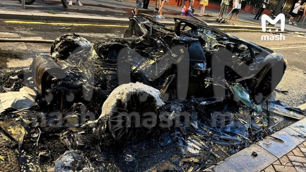 В центре Москвы сгорел редкий Lamborghini Aventador S roadster – видео