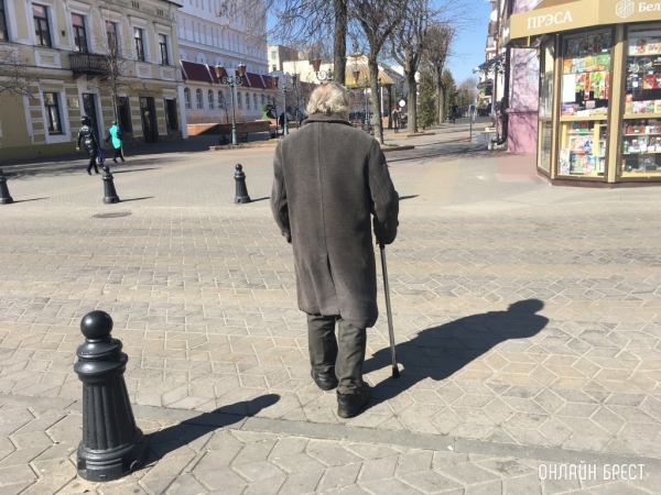 В Минтруда рассказали, сколько заплатят белорусам при уходе за пожилыми людьми